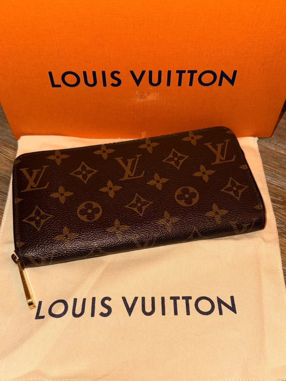 Authentic Louis Vuitton Zippy Wallet